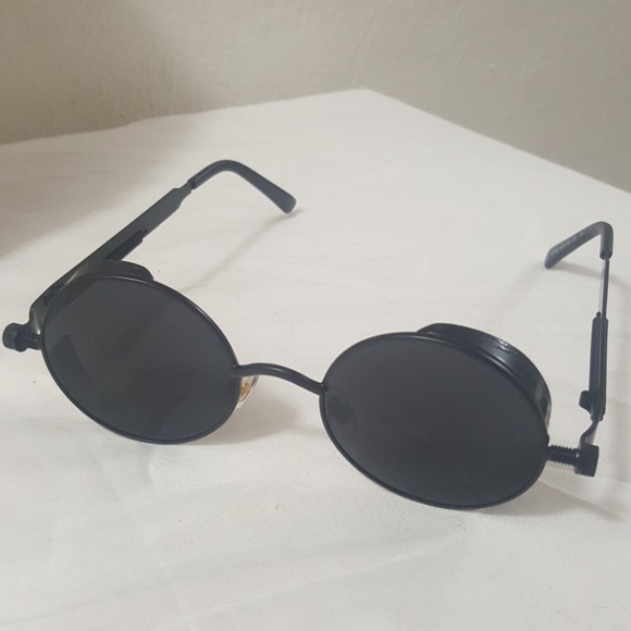 Accessories - Black Retro Sunglasses